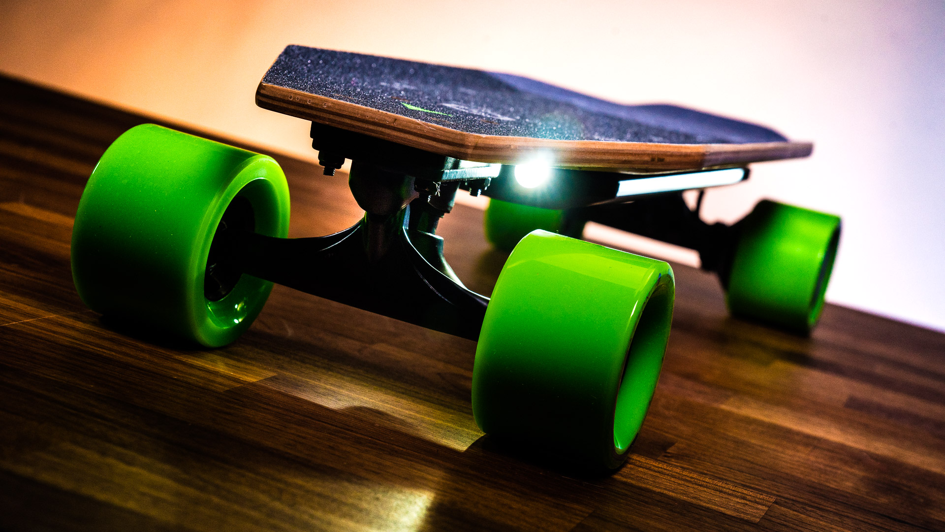 The BLINK electric skateboards combine portability with affordability, while still maintaining the smooth ride that cruising boards are known for. 