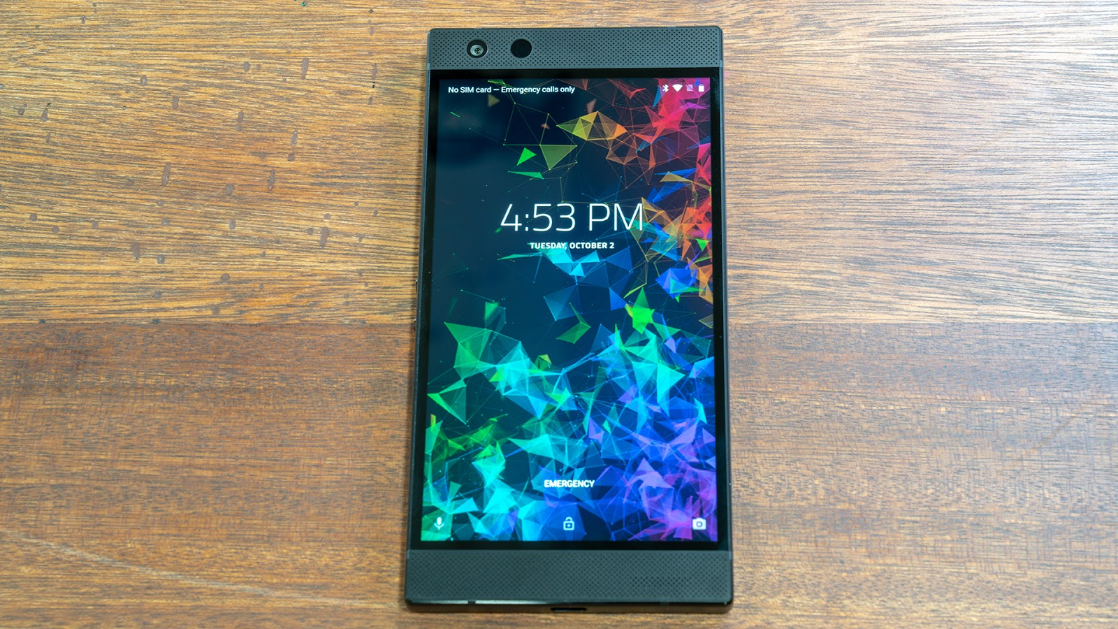 One of the most obvious changes on the outside of the phone is that the Razer logo finally lights up, and fully supports Chroma. 