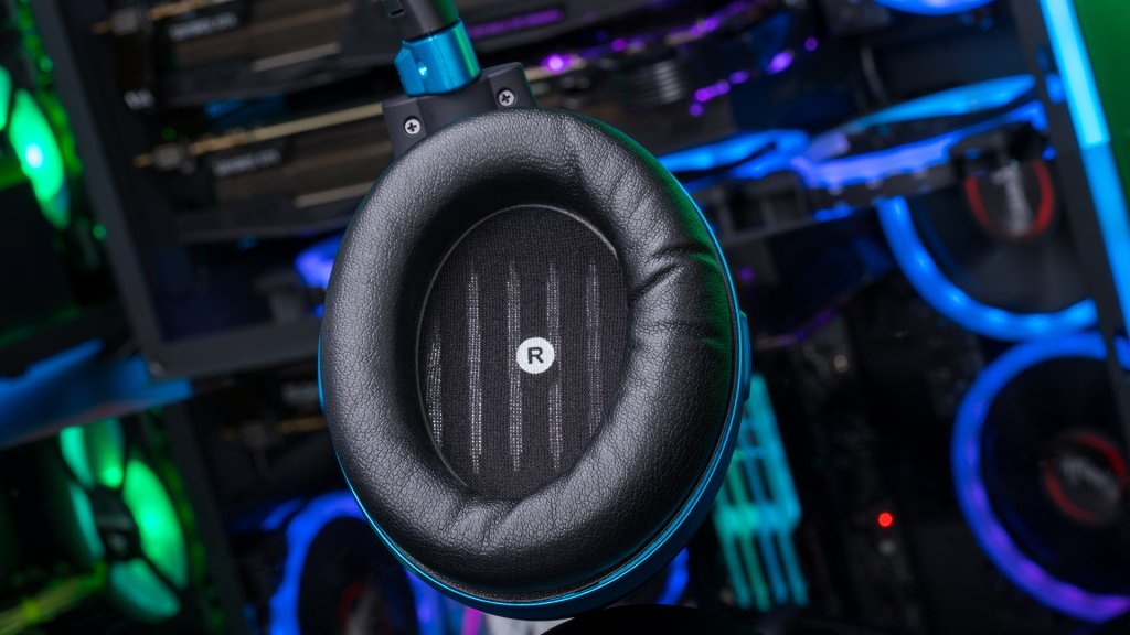 One of the key features that put Audeze's Mobius leagues ahead of the competition are the planar magnetic drivers, delivering unreal sound quality.