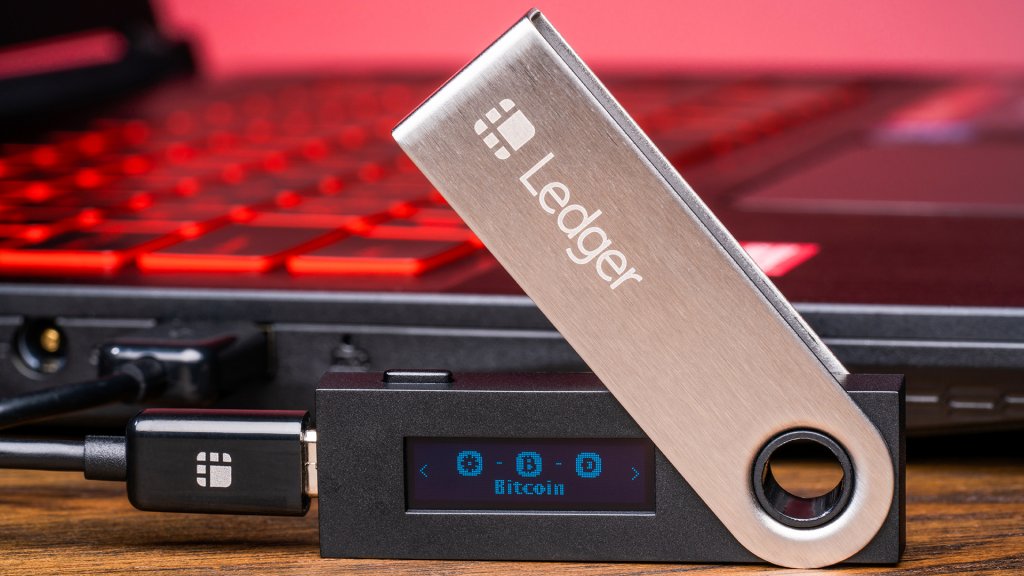 With the proprietary security software of the Ledger Nano S, users can feel safe that the only custom security hardware wallet in the world is protecting their coin. 