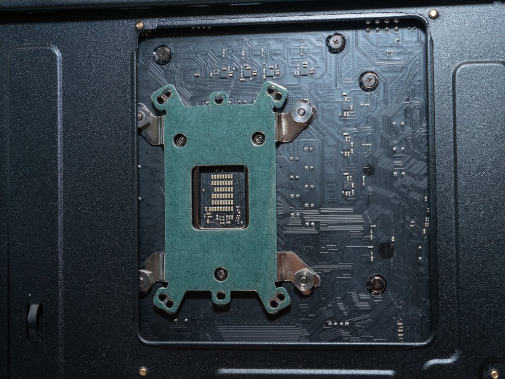 CPU fan upgrade - off-center backplate