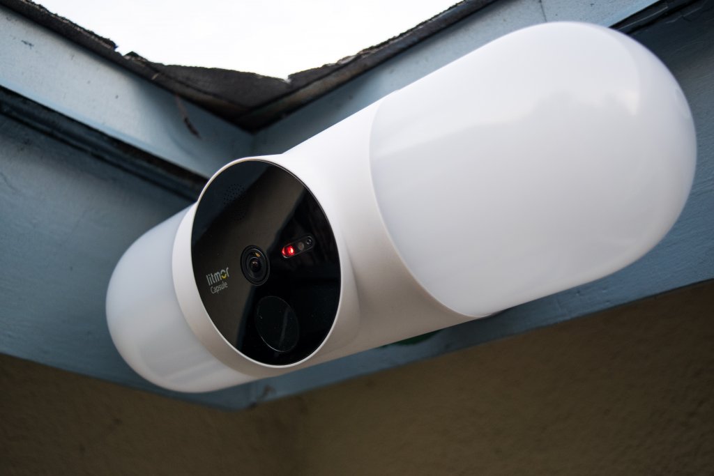 The Litmor Capsule Wi-Fi floodlight uses AI and a four-stage filtration process to identify humans from animals or inanimate objects, and suspicious behavior from family or delivery people to reduce false alerts. 