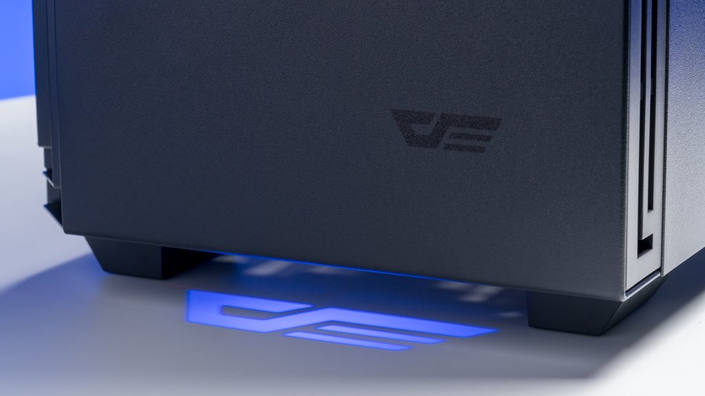 A cool feature of the darkFlash J11 case id the RGB spotlight that shines at the bottom.