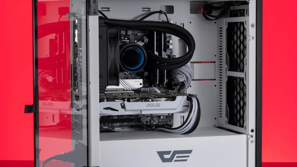 Our darkFlash DLM 21 build matched the beautiful black-and-white color scheme of the elegant case.