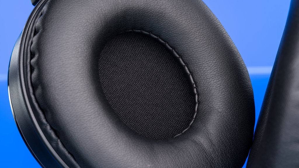 45mm drivers on the E8s deliver quality audio for wireless headphones.