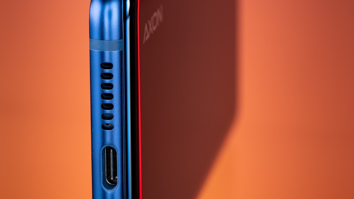 Axon 10 profile shot