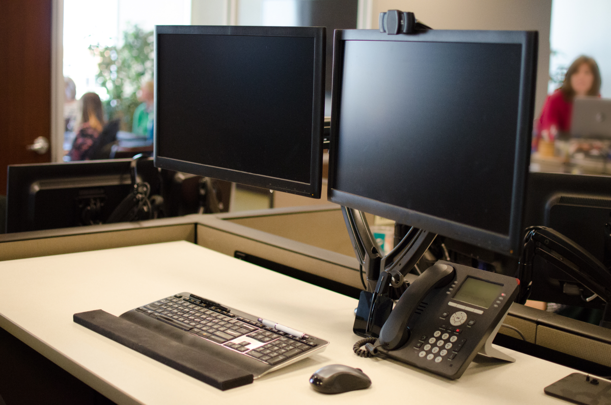 Dual monitor mechanical arm desk stand