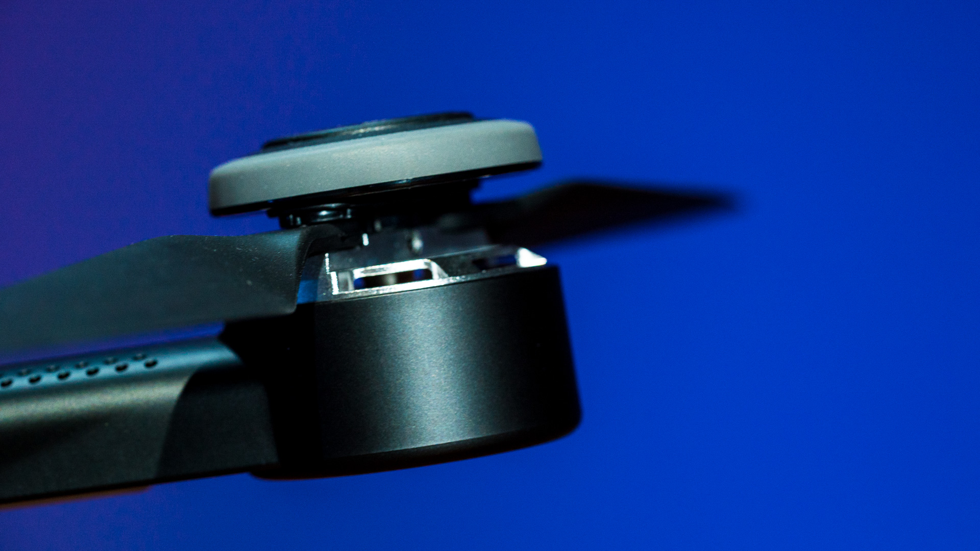 Over-sized motors help the Byrd Premium 2.0 maximize handling and flight time.