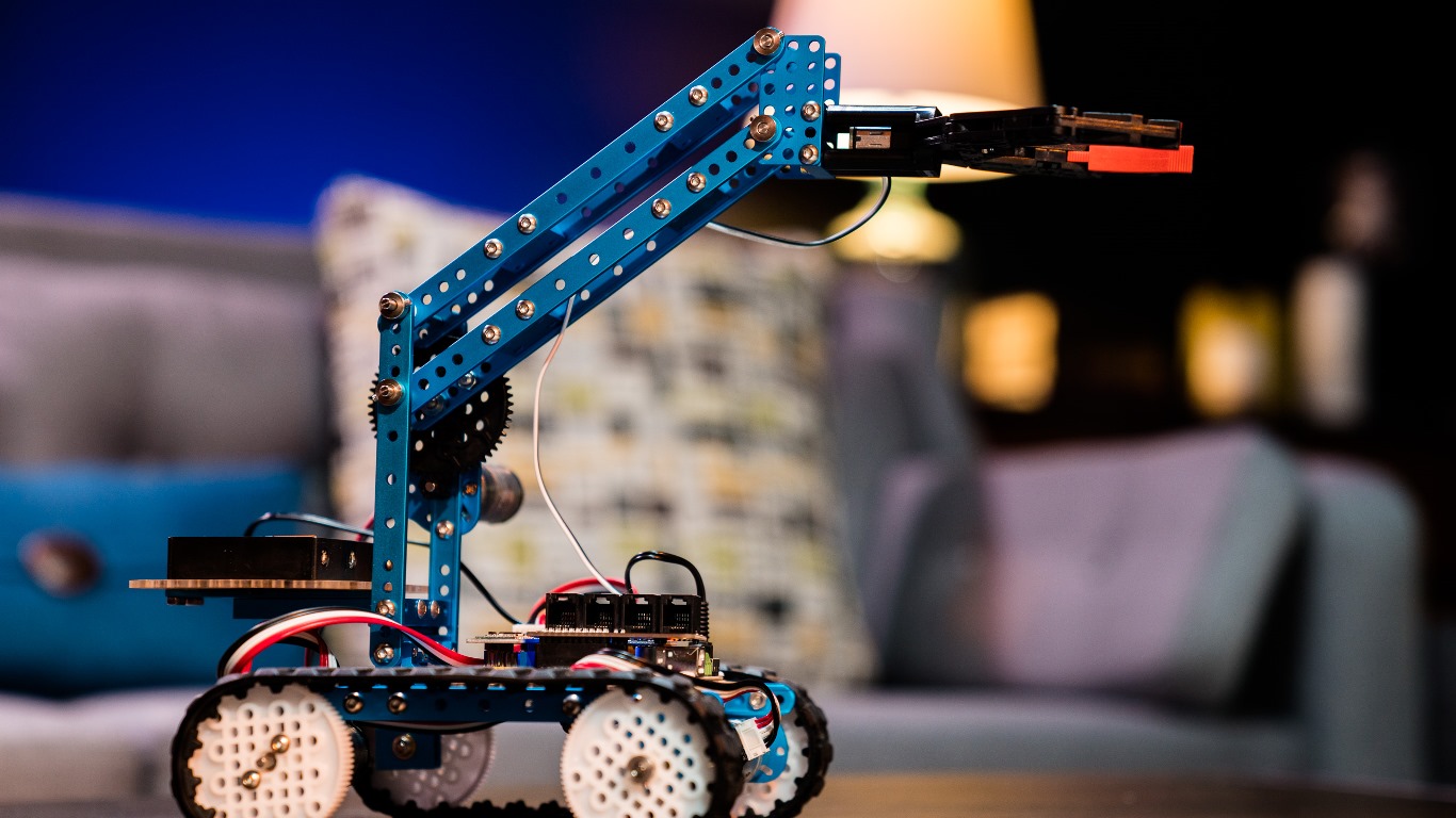 Ultimate STEM robot crane kit
