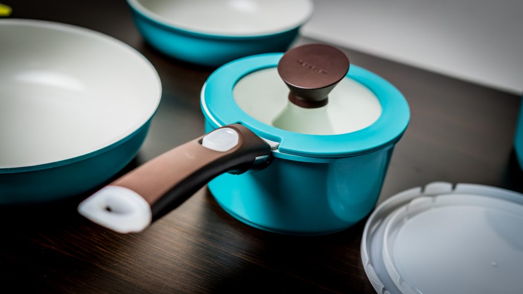 Sunrise Red Neoflam Midas PLUS 3-piece Ceramic Nonstick Chefs Pan with Detachable Handle 
